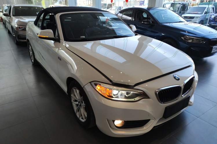 Used BMW 2 Series 2015 218i Convertible Coupe Front Right 45 Deg