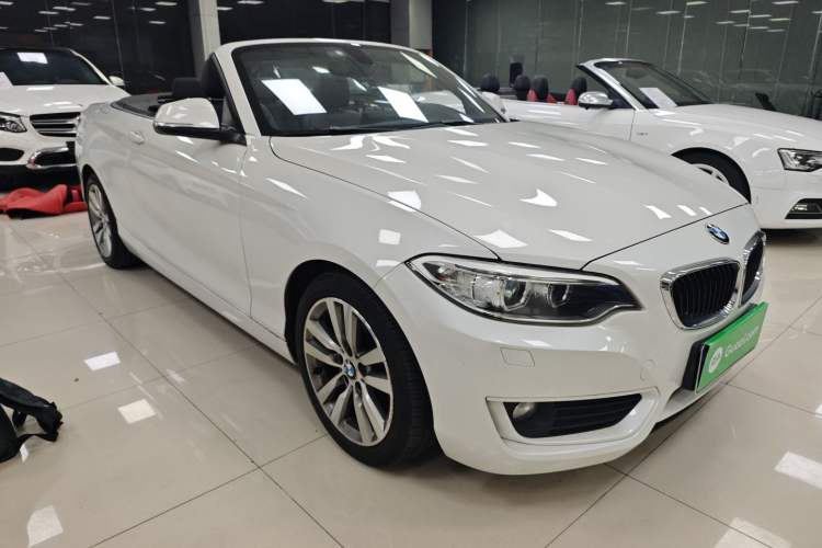 Used BMW 2 Series 2015 220i Convertible Coupe Leading Model Front Right 45 Deg