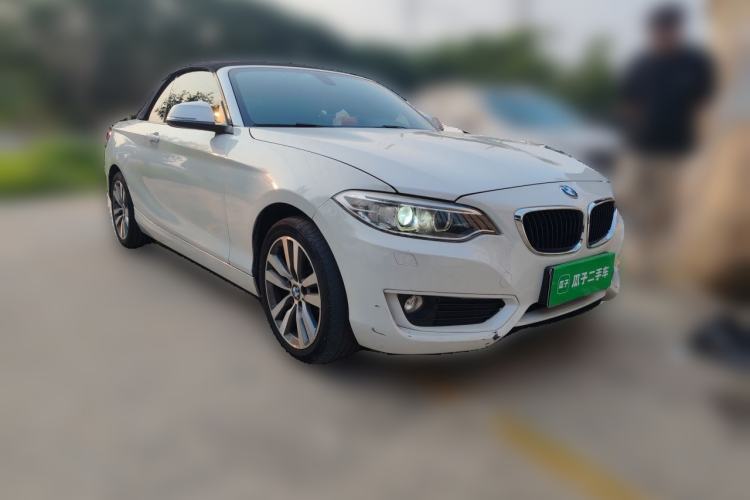 Used BMW 2 Series 2015 220i Convertible Coupe Leading Model Front Right 45 Deg