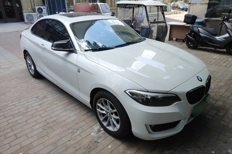Used BMW 2 Series 2015 218i Front Right 45 Deg