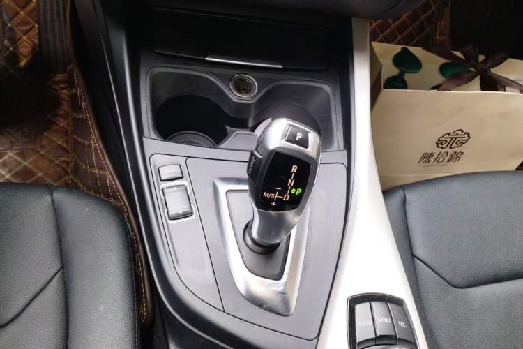Used BMW 2 Series 2015 220i Convertible Coupe Leading Model Gear Lever