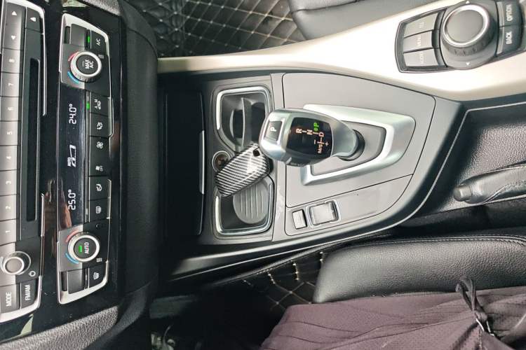 Used BMW 2 Series 2015 220i Convertible Coupe Leading Model Gear Lever