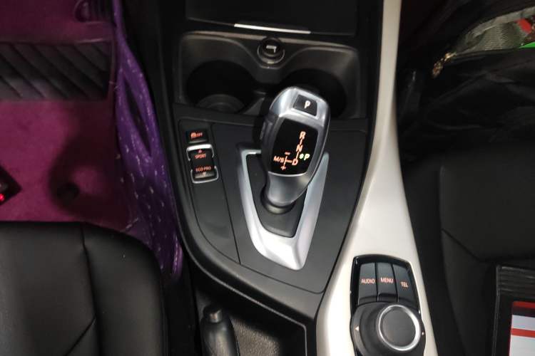 Used BMW 2 Series 2015 218i Convertible Coupe Gear Lever