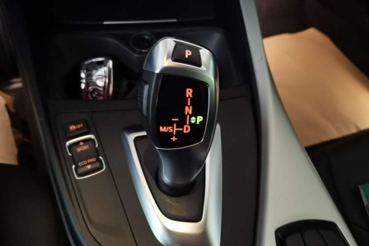 Used BMW 2 Series 2015 220i Convertible Coupe Leading Model Gear Lever
