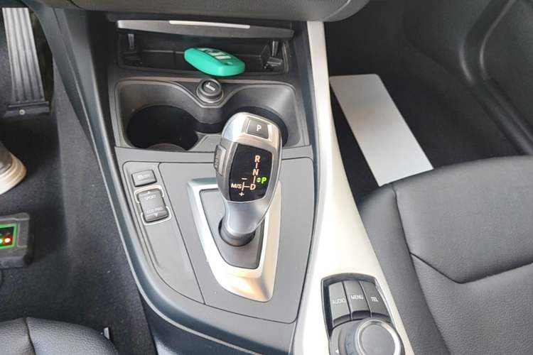 Used BMW 2 Series 2015 218i Convertible Coupe Gear Lever