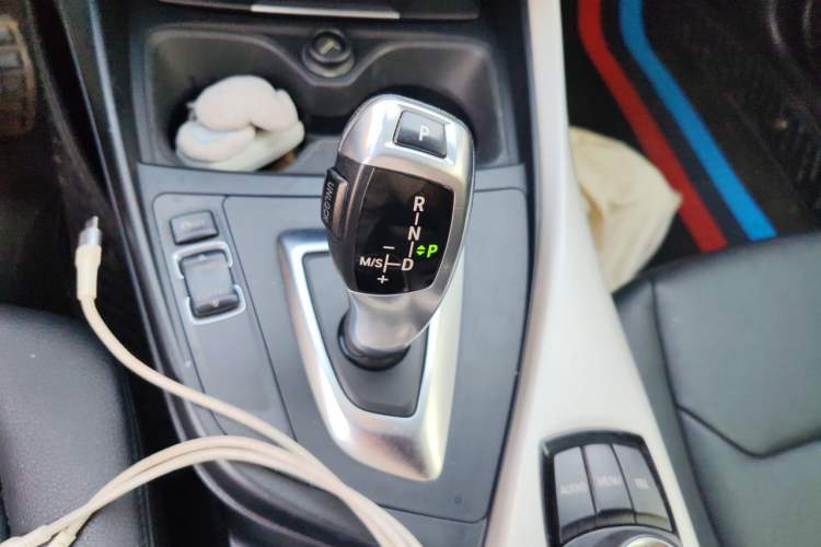 Used BMW 2 Series 2015 220i Convertible Coupe Leading Model Gear Lever