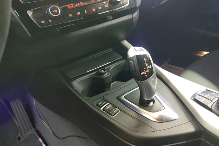 Used BMW 2 Series 2015 220i Convertible Coupe Leading Model Gear Lever