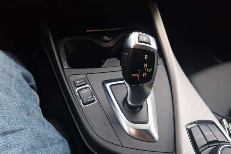 Used BMW 2 Series 2015 220i Convertible Coupe Leading Model Gear Lever