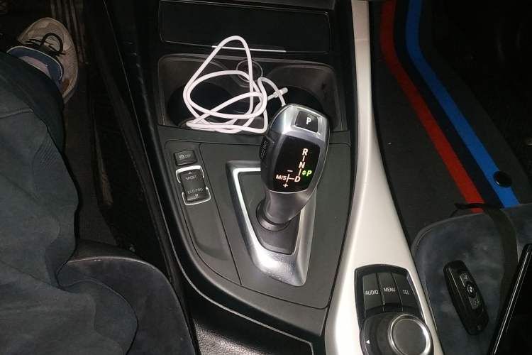 Used BMW 2 Series 2015 218i Convertible Coupe Gear Lever