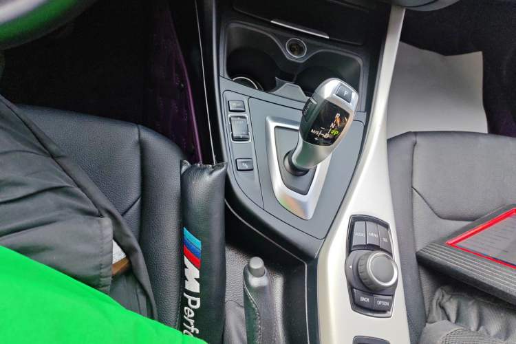 Used BMW 2 Series 2015 218i Convertible Coupe Gear Lever