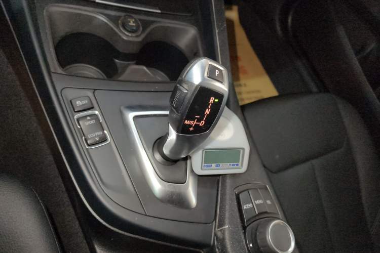 Used BMW 2 Series 2015 220i Convertible Coupe Leading Model Gear Lever