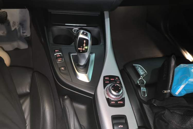 Used BMW 2 Series 2015 220i Convertible Coupe M Sport Edition Gear Lever