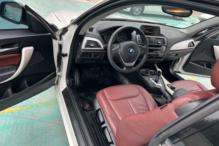 Used BMW 2 Series 2015 218i Interior 1