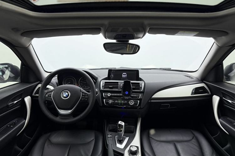Used BMW 2 Series 2015 218i Interior 1