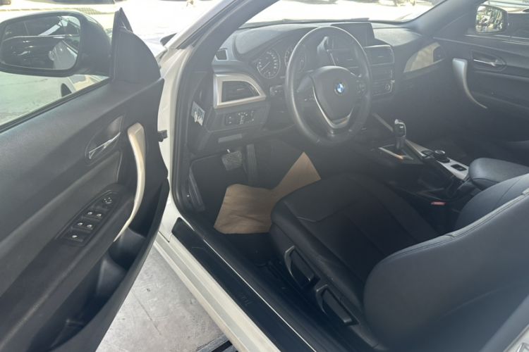Used BMW 2 Series 2015 218i Convertible Coupe Interior 1