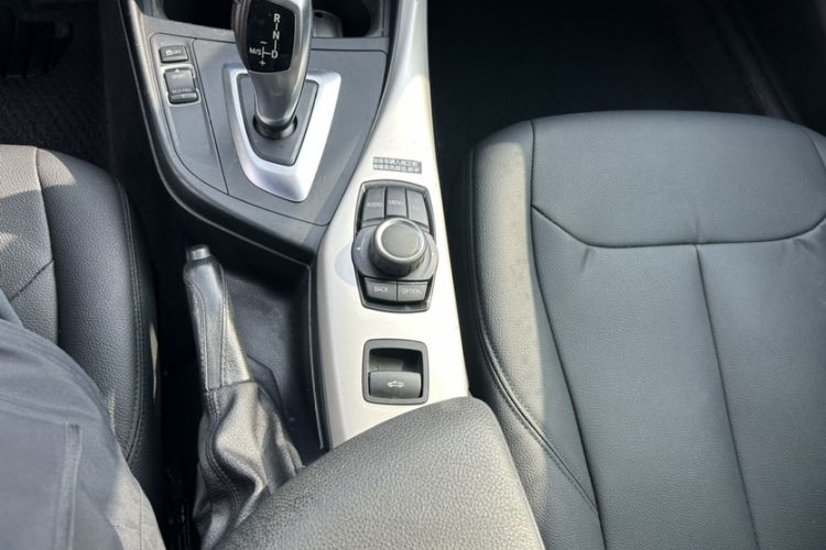 Used BMW 2 Series 2015 218i Convertible Coupe Interior 2