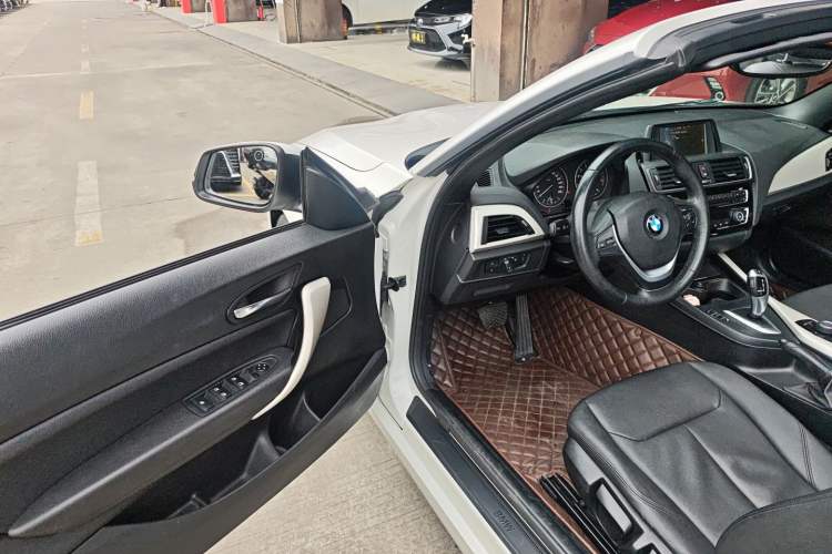 Used BMW 2 Series 2015 218i Convertible Coupe Interior 3