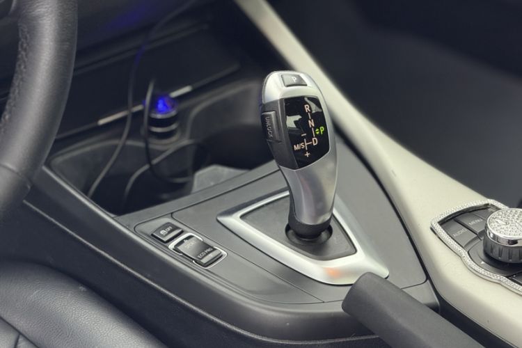 Used BMW 2 Series 2015 218i Interior 3
