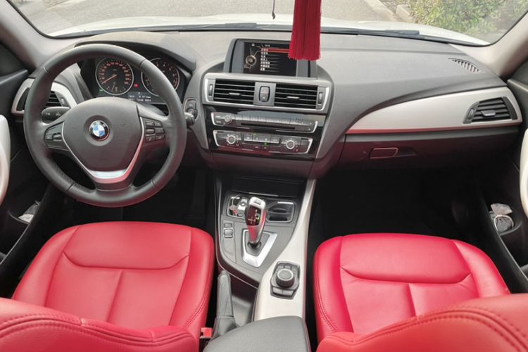Used BMW 2 Series 2015 218i Interior 3