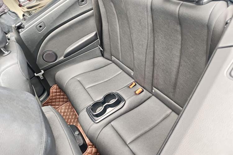 Used BMW 2 Series 2015 218i Convertible Coupe Interior 4
