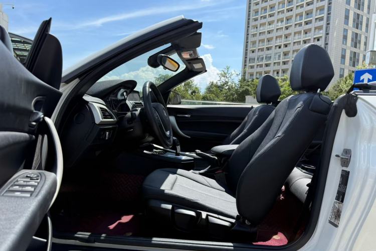 Used BMW 2 Series 2015 218i Convertible Coupe Interior 4