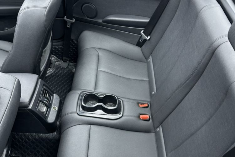 Used BMW 2 Series 2015 218i Convertible Coupe Interior 4