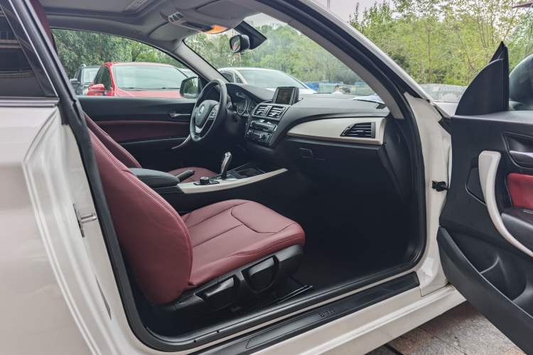 Used BMW 2 Series 2015 218i Interior 5
