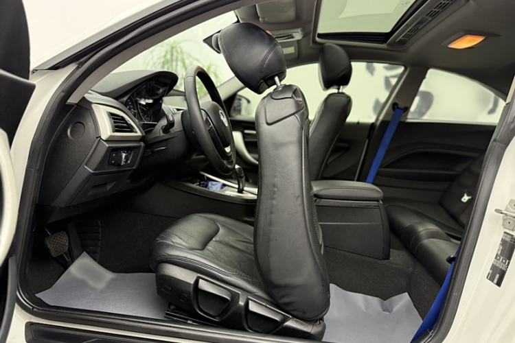 Used BMW 2 Series 2015 218i Interior 5