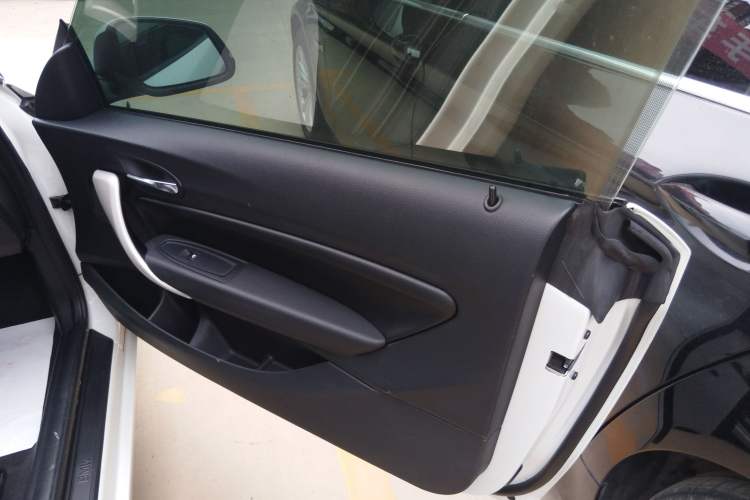 Used BMW 2 Series 2015 218i Interior 5