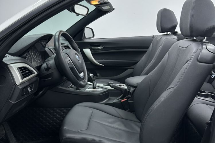 Used BMW 2 Series 2015 218i Convertible Coupe Interior 5