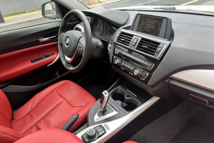 Used BMW 2 Series 2015 218i Interior 6