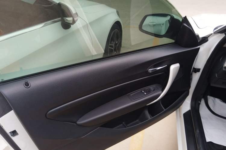 Used BMW 2 Series 2015 218i Interior 7