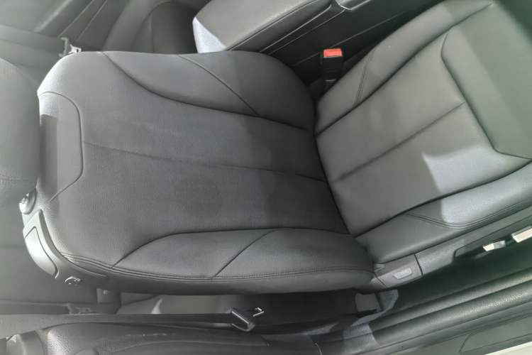 Used BMW 2 Series 2015 220i Convertible Coupe Leading Model Interior 8