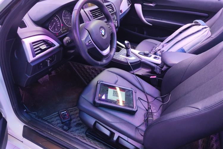 Used BMW 2 Series 2015 218i Convertible Coupe Left Front Seat