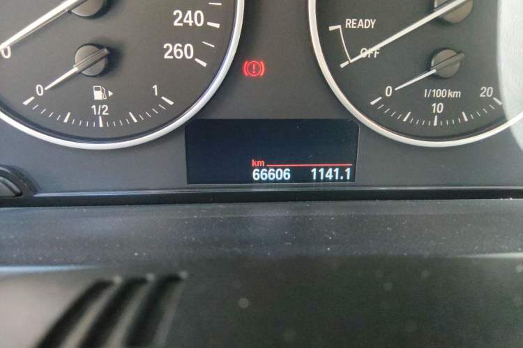 Used BMW 2 Series 2015 218i Convertible Coupe Odometer Close Up