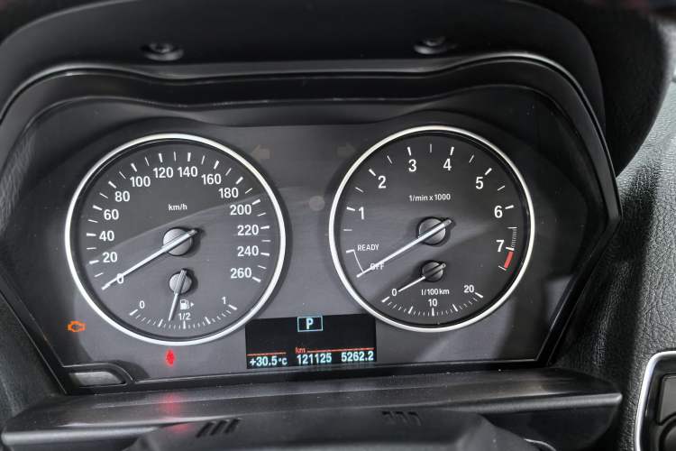 Used BMW 2 Series 2015 220i Convertible Coupe Leading Model Odometer Close Up