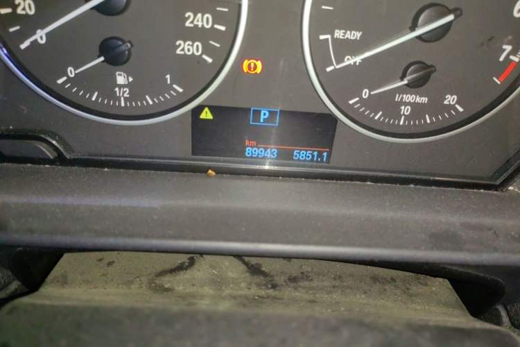 Used BMW 2 Series 2015 218i Odometer Close Up