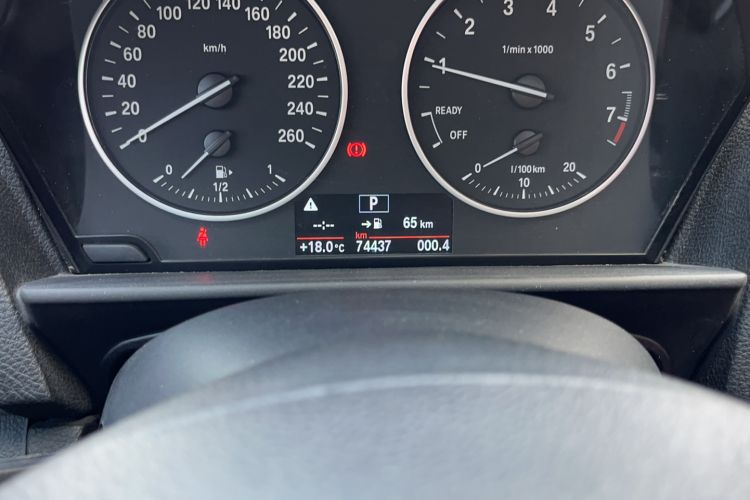Used BMW 2 Series 2015 218i Odometer Close Up
