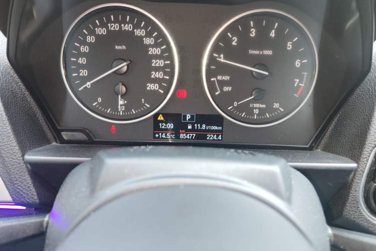 Used BMW 2 Series 2015 220i Convertible Coupe Leading Model Odometer Close Up