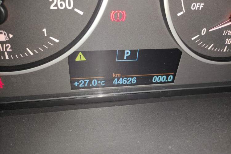 Used BMW 2 Series 2015 218i Convertible Coupe Odometer Close Up