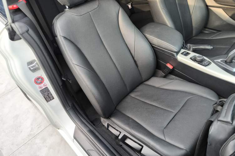 Used BMW 2 Series 2015 218i Convertible Coupe Right Front Seat