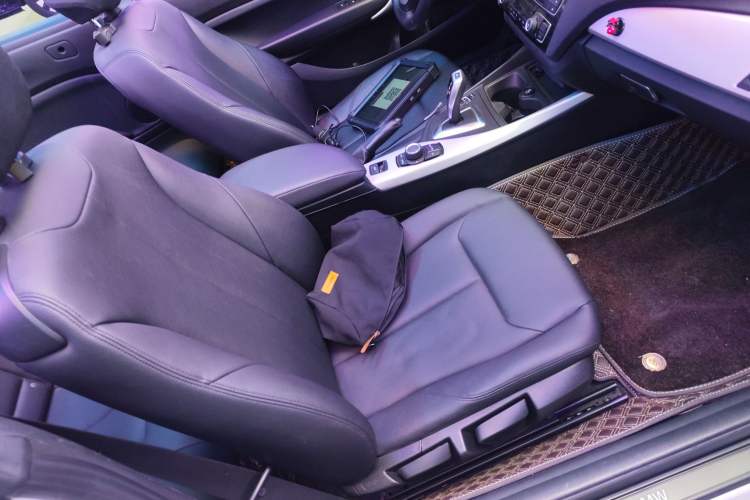 Used BMW 2 Series 2015 218i Convertible Coupe Right Front Seat