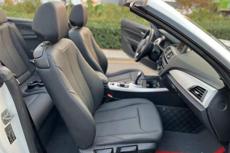 Used BMW 2 Series 2015 218i Convertible Coupe Right Front Seat