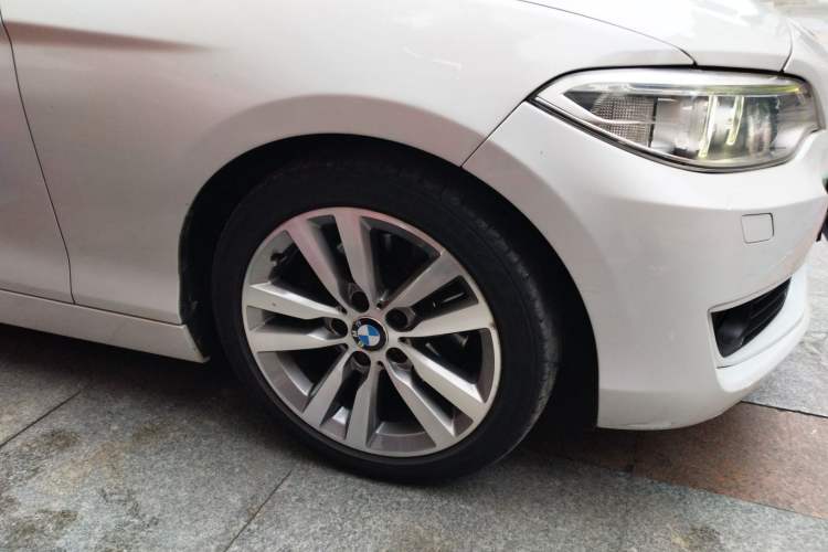 Used BMW 2 Series 2015 220i Convertible Coupe Leading Model Right Front Wheel Hub
