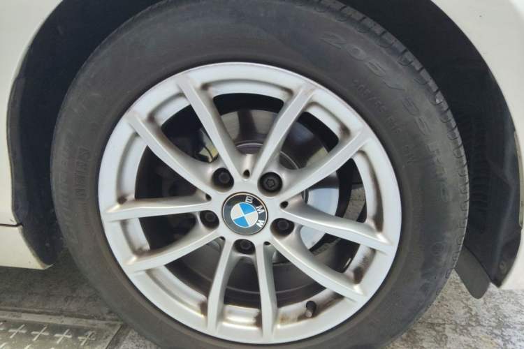 Used BMW 2 Series 2015 218i Convertible Coupe Right Front Wheel Hub