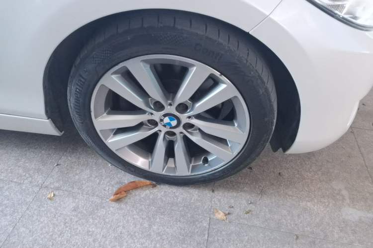 Used BMW 2 Series 2015 220i Convertible Coupe Leading Model Right Front Wheel Hub