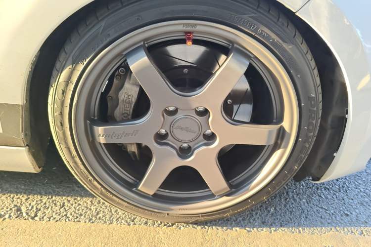 Used BMW 2 Series 2015 220i Convertible Coupe M Sport Edition Right Front Wheel Hub