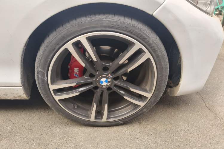 Used BMW 2 Series 2015 218i Convertible Coupe Right Front Wheel Hub