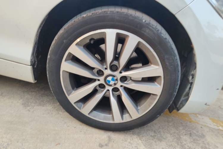 Used BMW 2 Series 2015 220i Convertible Coupe Leading Model Right Front Wheel Hub