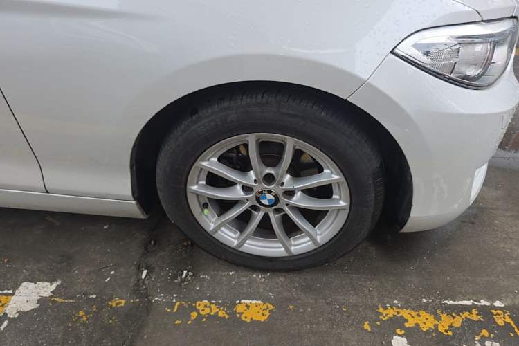 Used BMW 2 Series 2015 218i Convertible Coupe Right Front Wheel Hub